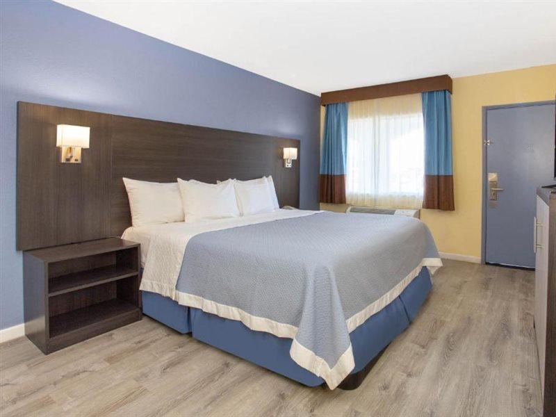 Days Inn By Wyndham Airport - Phoenix Eksteriør bilde