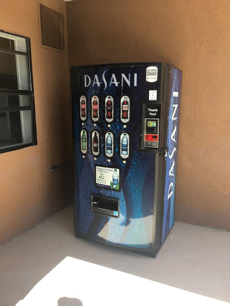 Days Inn By Wyndham Airport - Phoenix Eksteriør bilde