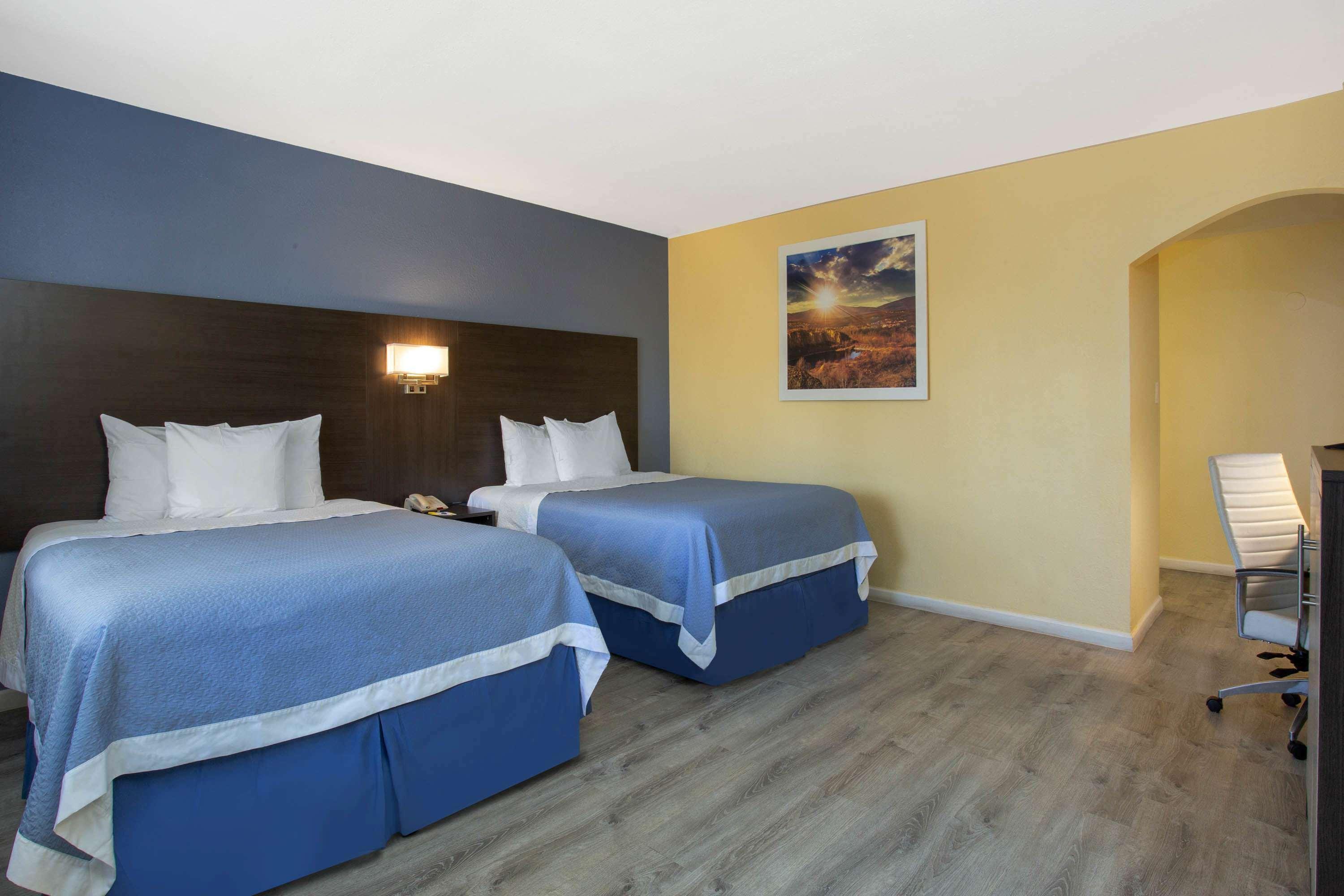Days Inn By Wyndham Airport - Phoenix Eksteriør bilde