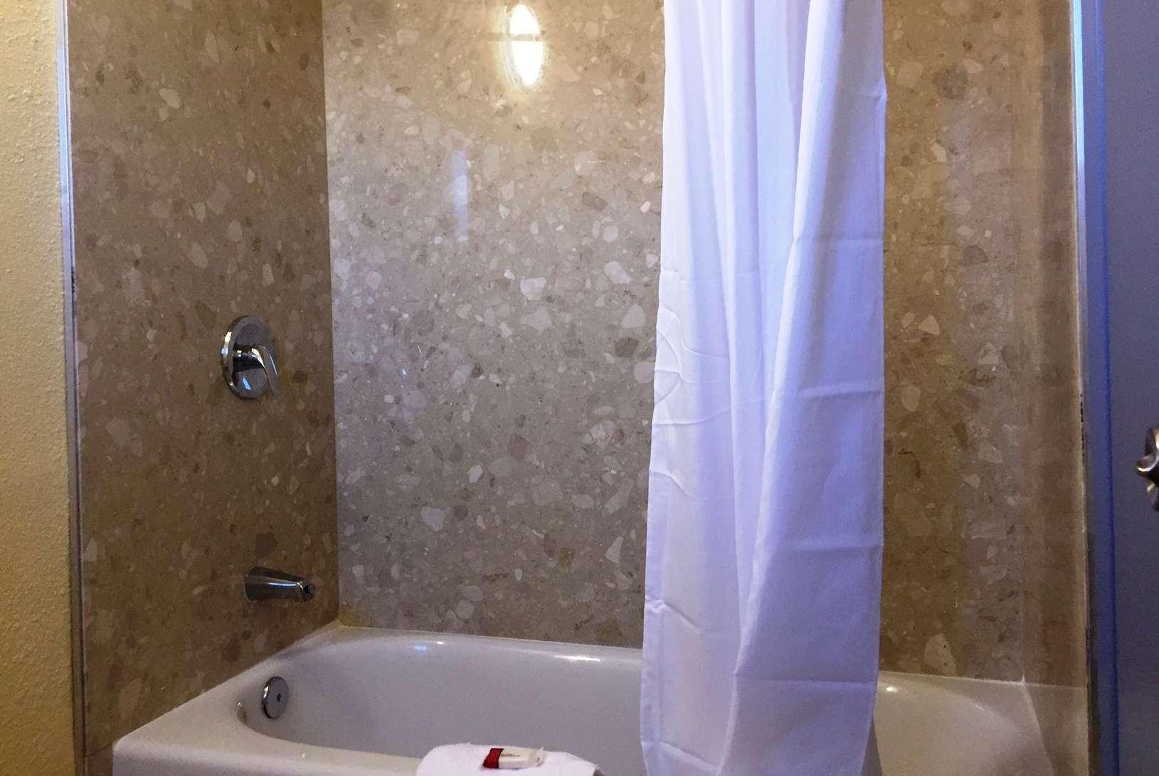 Days Inn By Wyndham Airport - Phoenix Eksteriør bilde