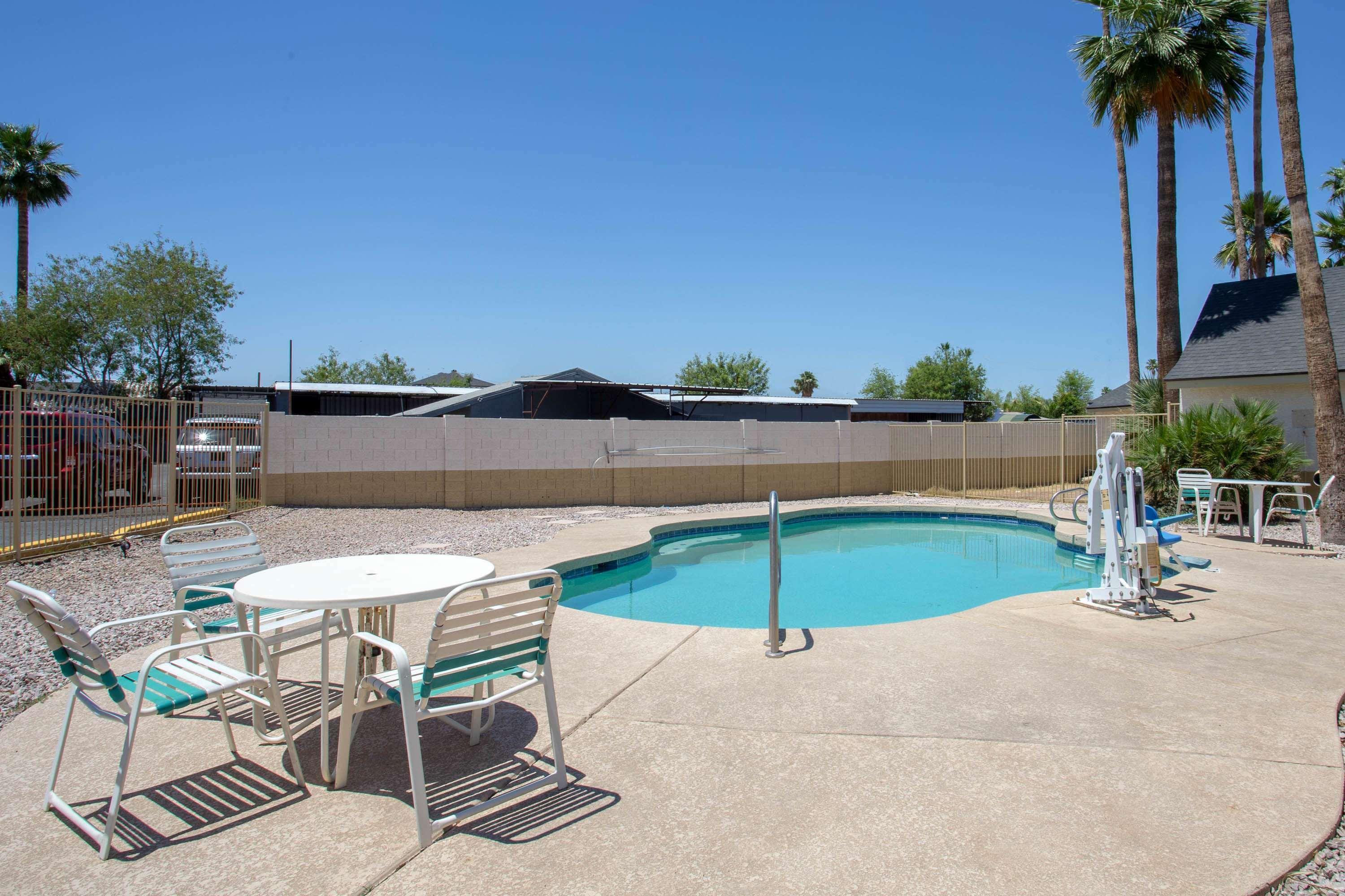 Days Inn By Wyndham Airport - Phoenix Eksteriør bilde