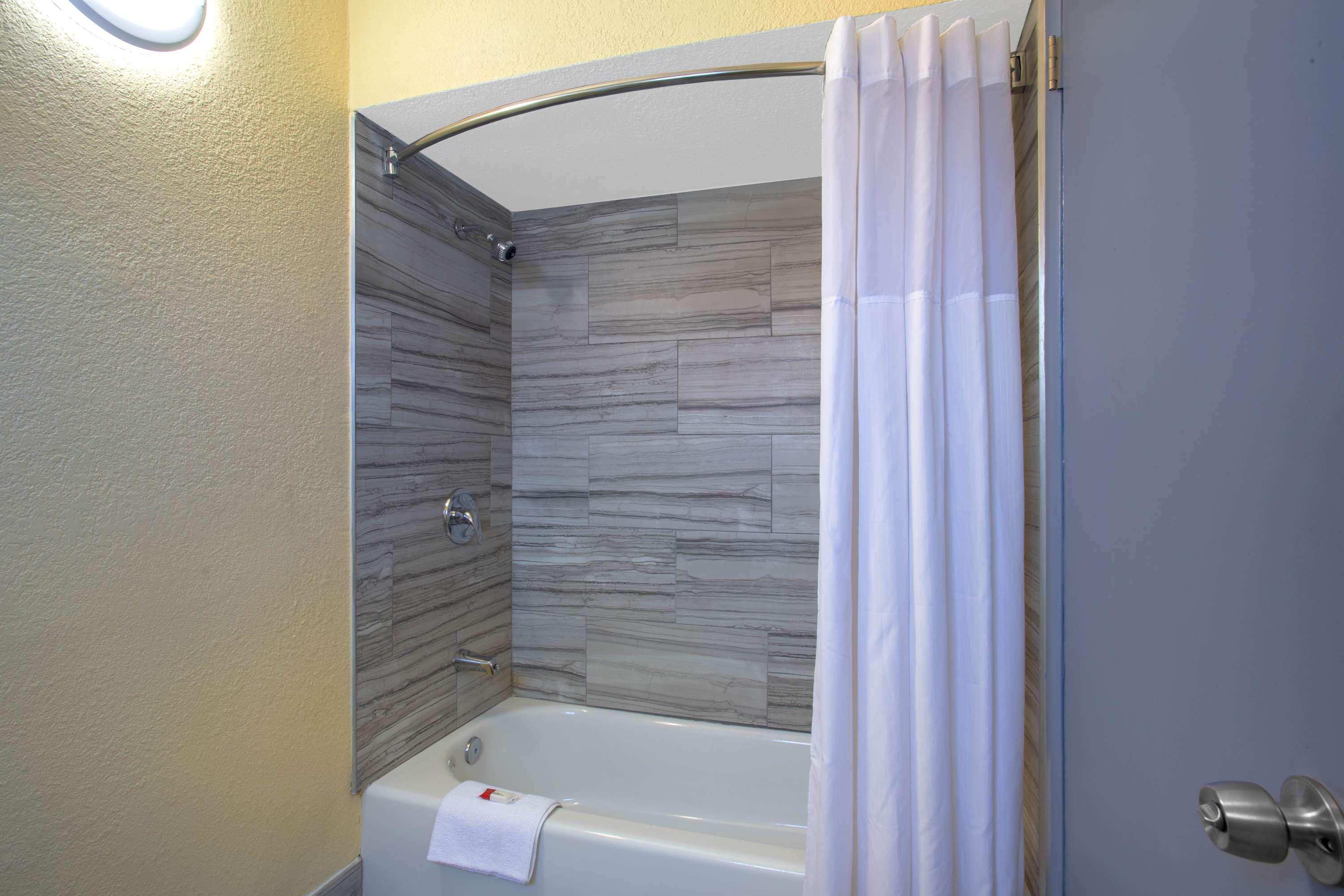 Days Inn By Wyndham Airport - Phoenix Eksteriør bilde