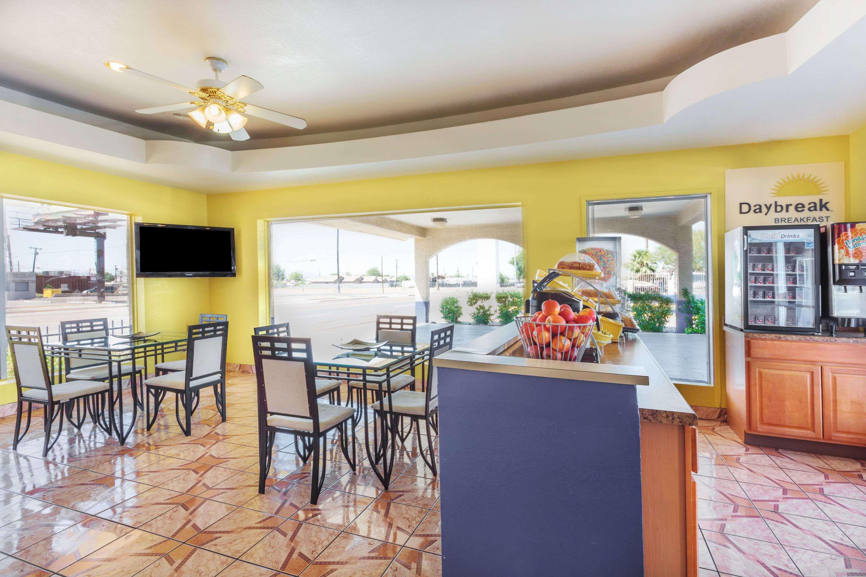 Days Inn By Wyndham Airport - Phoenix Eksteriør bilde