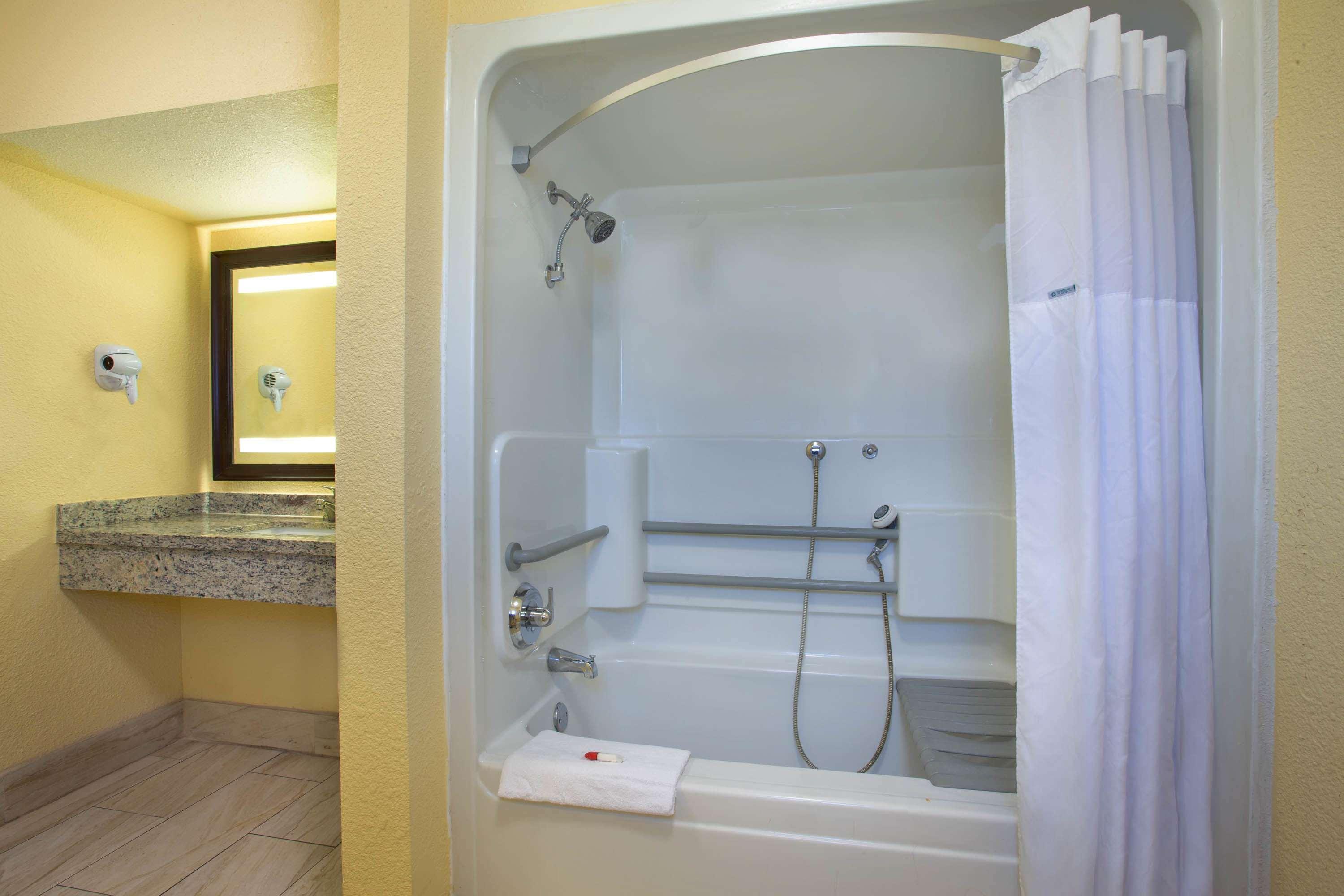 Days Inn By Wyndham Airport - Phoenix Eksteriør bilde