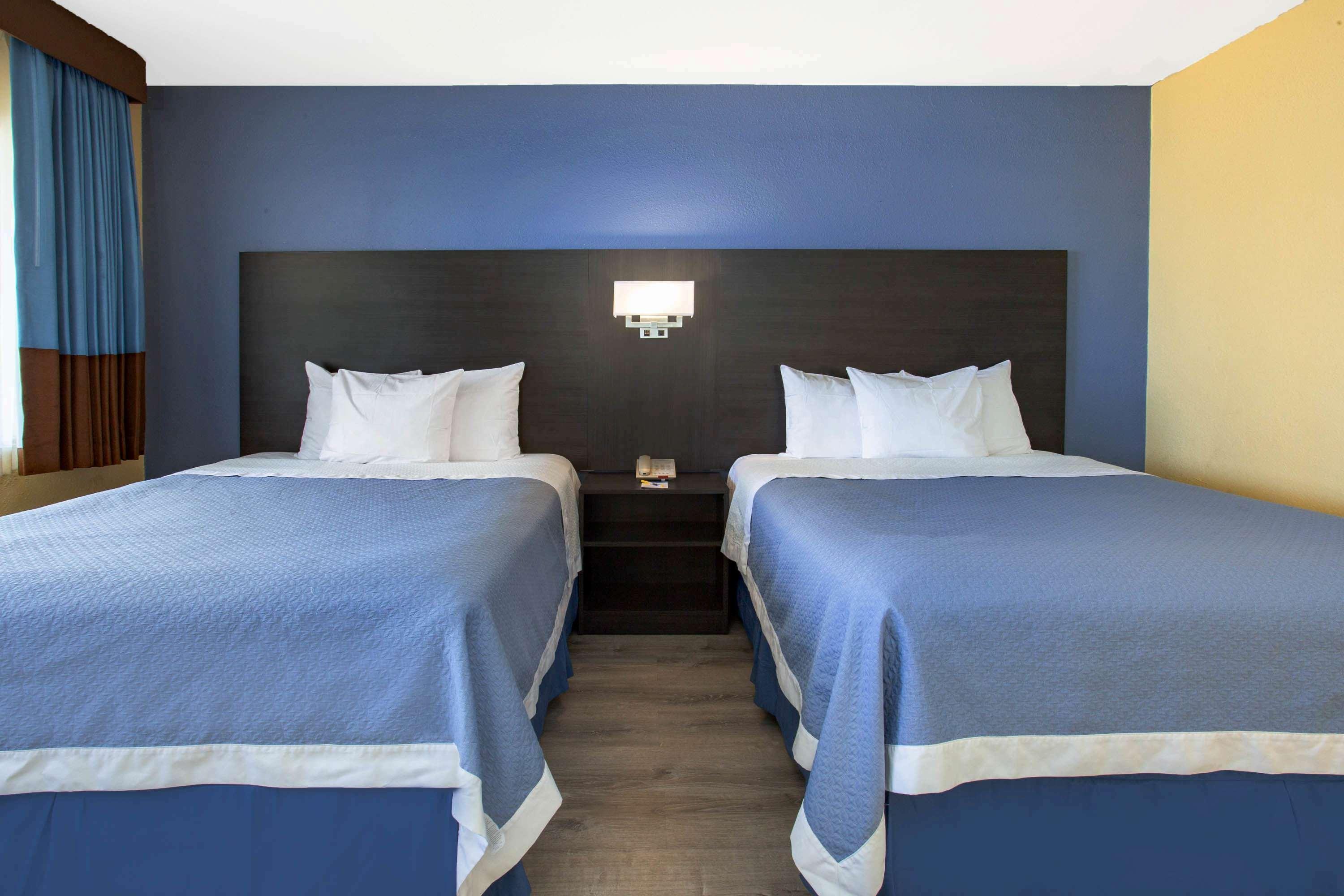 Days Inn By Wyndham Airport - Phoenix Eksteriør bilde