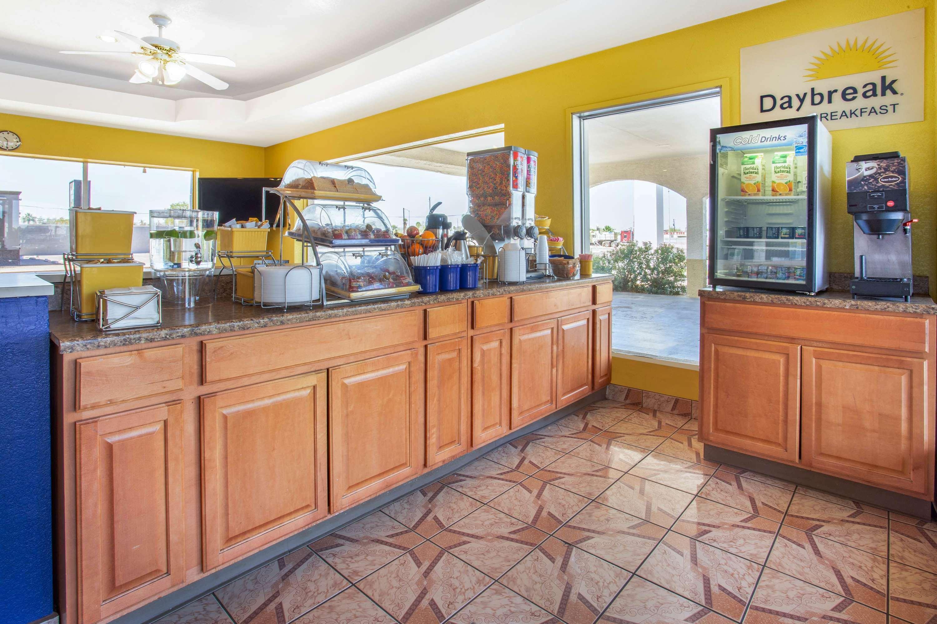 Days Inn By Wyndham Airport - Phoenix Eksteriør bilde
