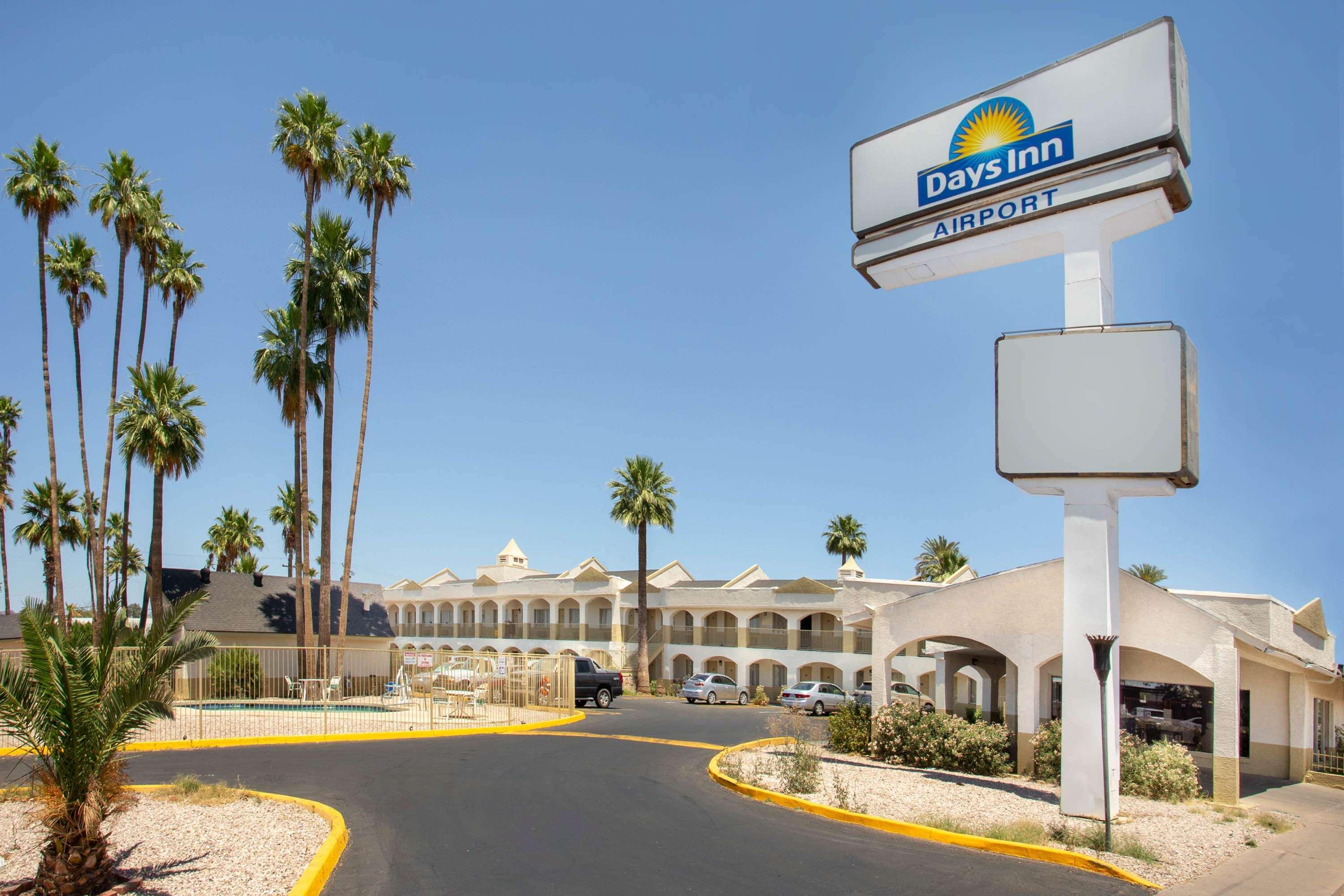 Days Inn By Wyndham Airport - Phoenix Eksteriør bilde