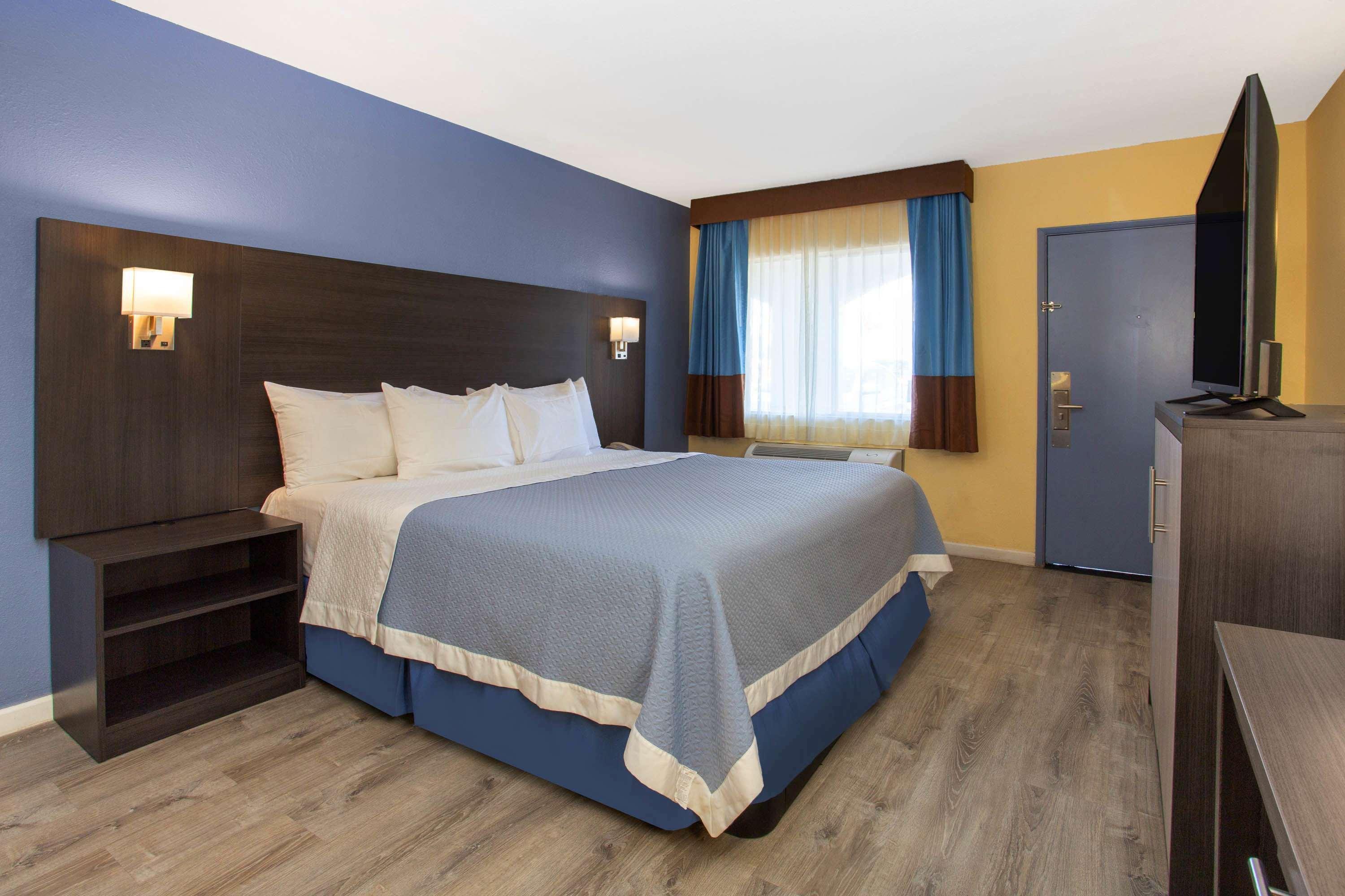 Days Inn By Wyndham Airport - Phoenix Eksteriør bilde