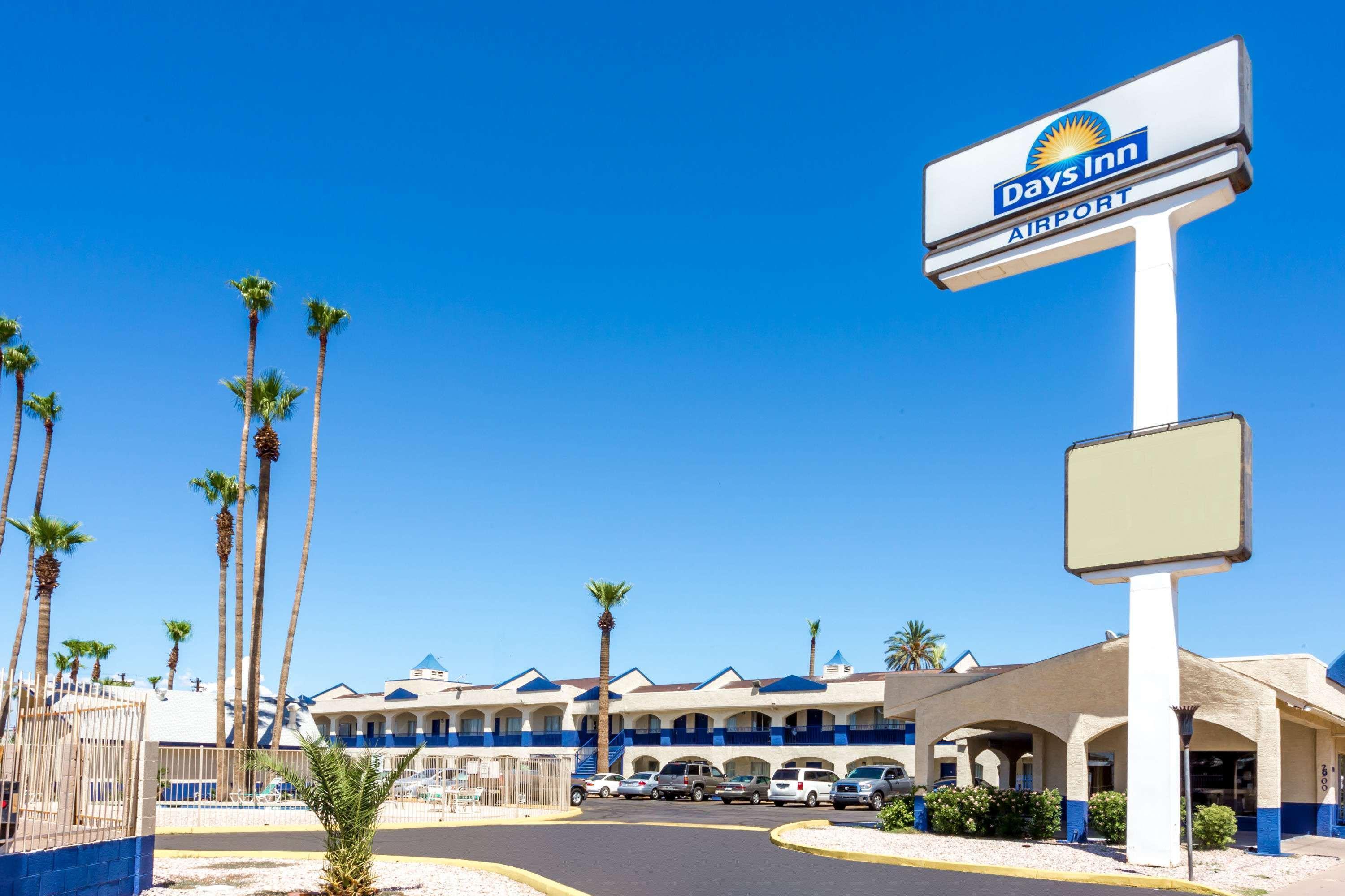 Days Inn By Wyndham Airport - Phoenix Eksteriør bilde