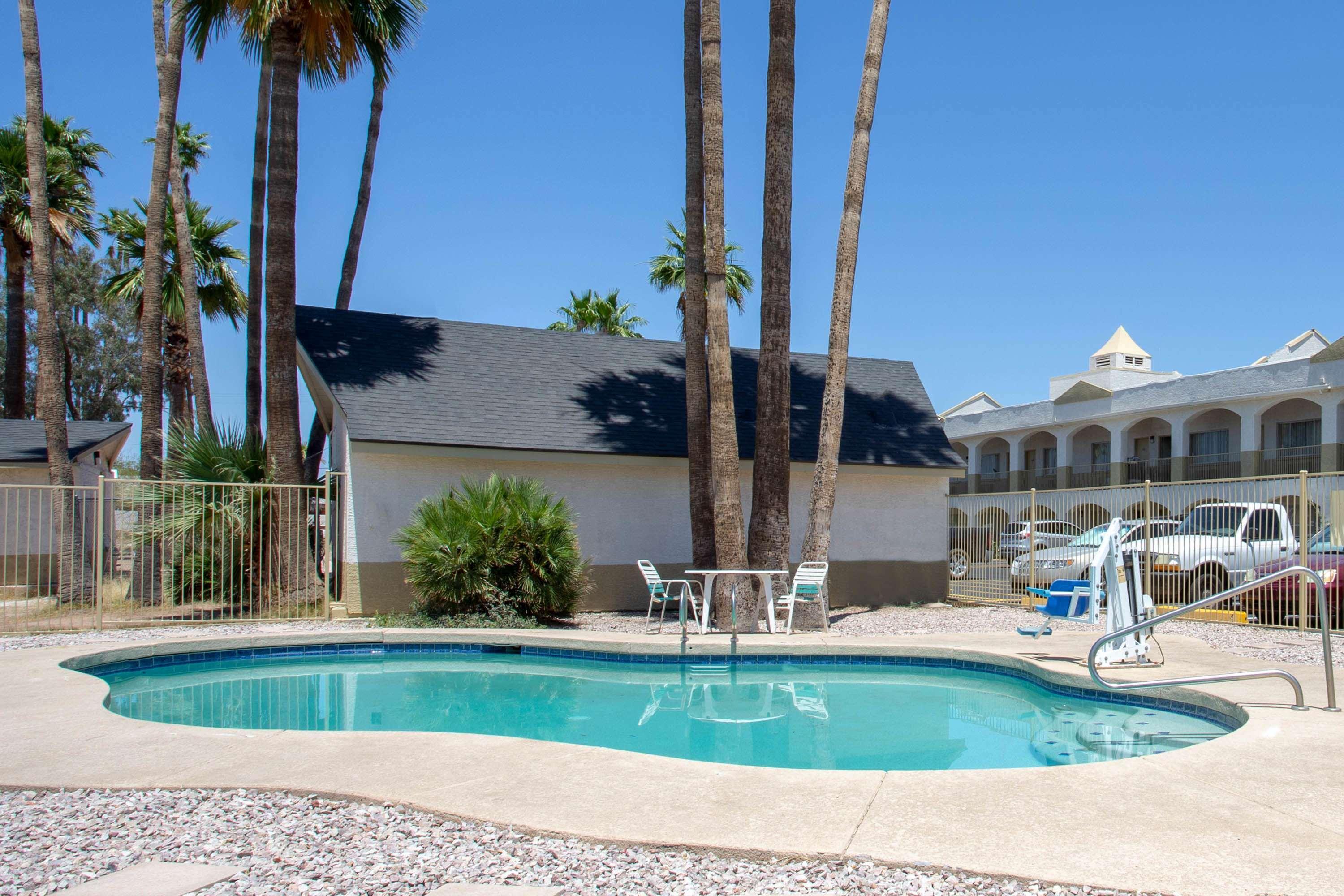 Days Inn By Wyndham Airport - Phoenix Eksteriør bilde