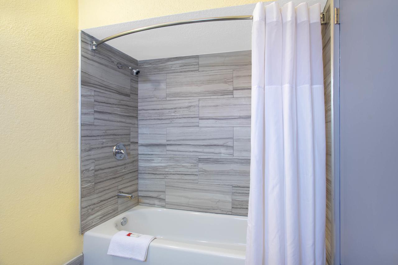 Days Inn By Wyndham Airport - Phoenix Eksteriør bilde
